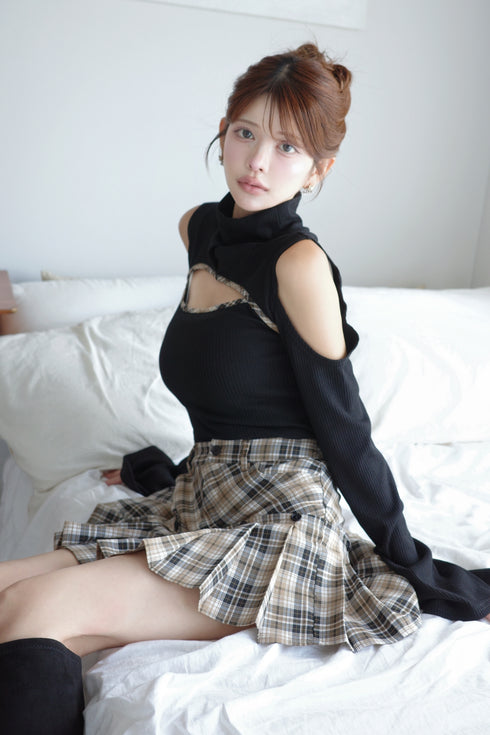 チェックパイピングカットアウトトップス