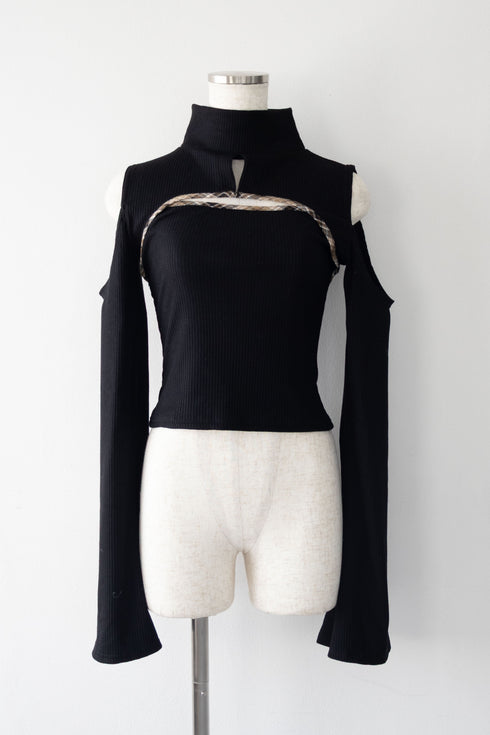 チェックパイピングカットアウトトップス