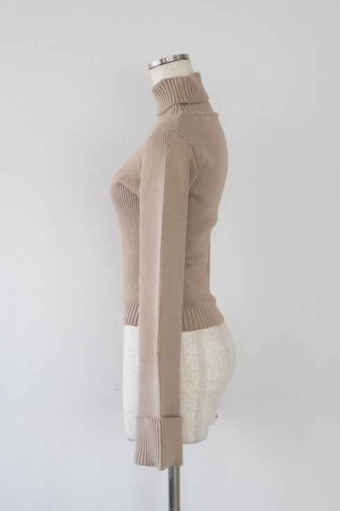 フレアスリーブタートルニットトップス