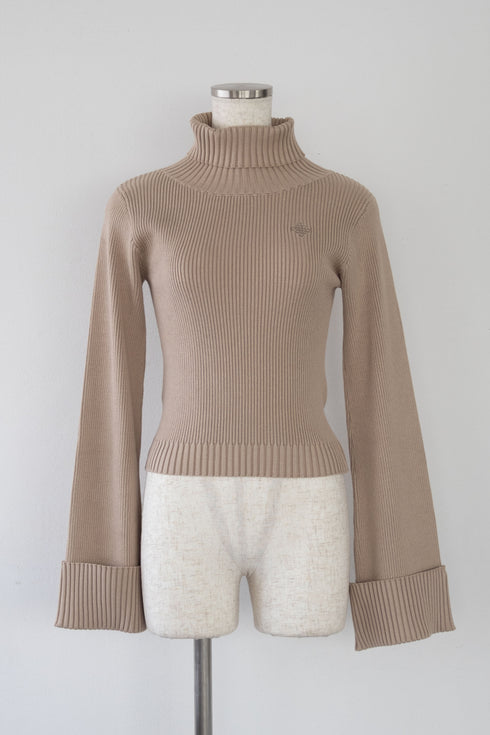 フレアスリーブタートルニットトップス