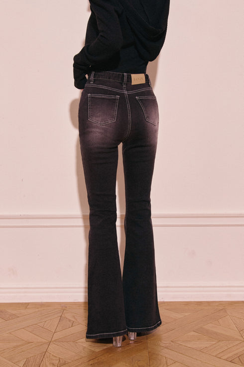 桃尻フレアデニム