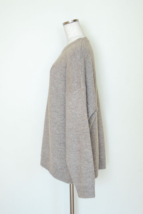 オーバーサイズロゴニットプルオーバー