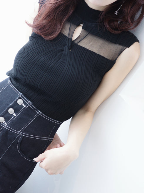 カットアウトノースリニットトップス